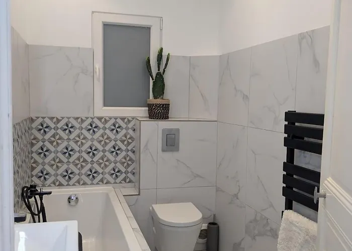 Joli Central, Equipe & Proche Gare Ницца